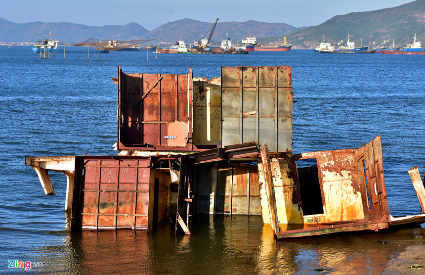 Xẻ thịt tàu hàng triệu đô chìm ở biển Quy Nhơn bán phế liệu